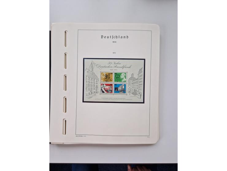 1945/87, vorwiegend postfrische bzw. gestempelte Sammlung, dabei Bund und Berlin doppelt, bis auf wenige jeweils komplett, au