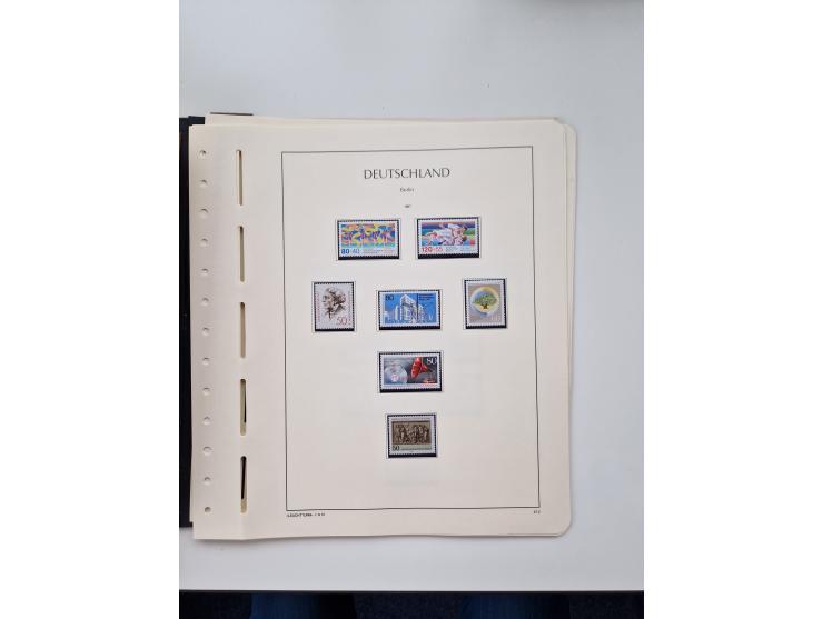 1945/87, vorwiegend postfrische bzw. gestempelte Sammlung, dabei Bund und Berlin doppelt, bis auf wenige jeweils komplett, au