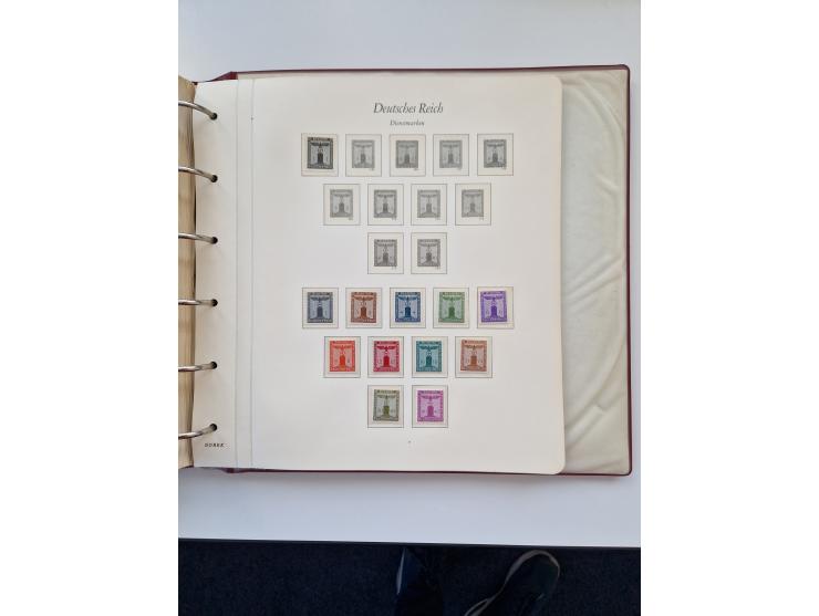 1933/2000 (ca.), Sammlungsbestand in 3 großen Kartons, dabei Deutsches Reich mit einigen besseren Ausgaben, BRD mit Jahrbuch 