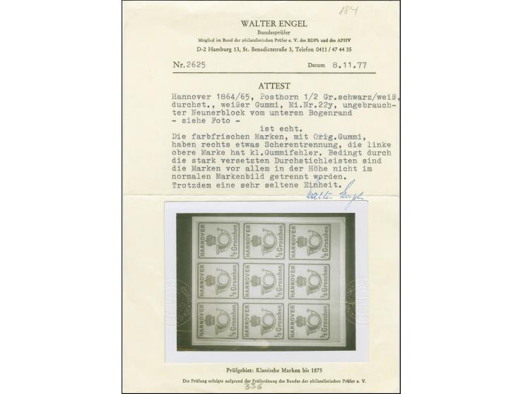 ½ Gr. schwarz im Unterrand-9er-Block, dabei die linke mittlere Marke mit Plattenfehler "gebrochenes 'o' in 'Groschen'", ungeb