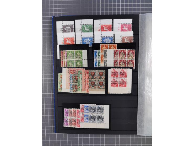 1922/44 (ca.), reichhaltige Partie von meist kompletten Ausgaben im Steckbuch, dabei auch schöner Teil ungebraucht/postfrisch