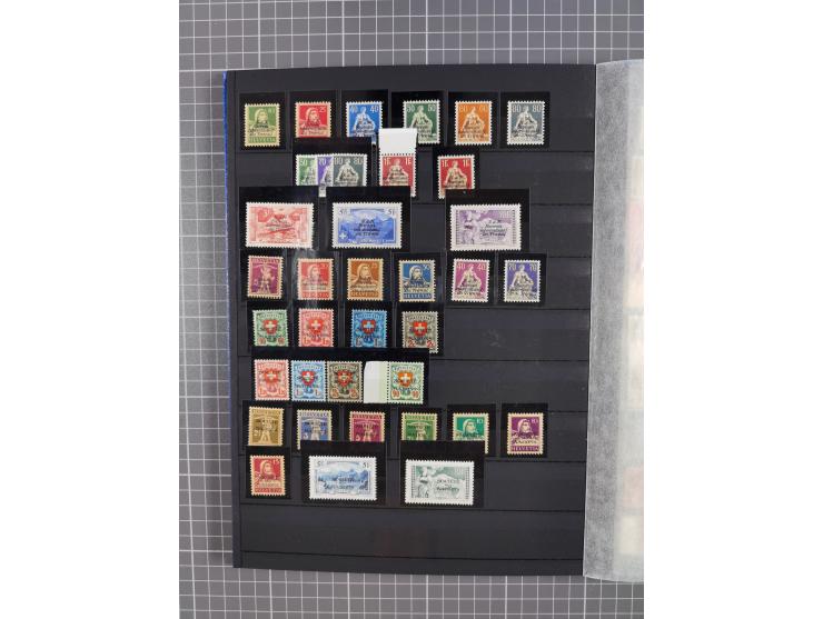1922/44 (ca.), reichhaltige Partie von meist kompletten Ausgaben im Steckbuch, dabei auch schöner Teil ungebraucht/postfrisch