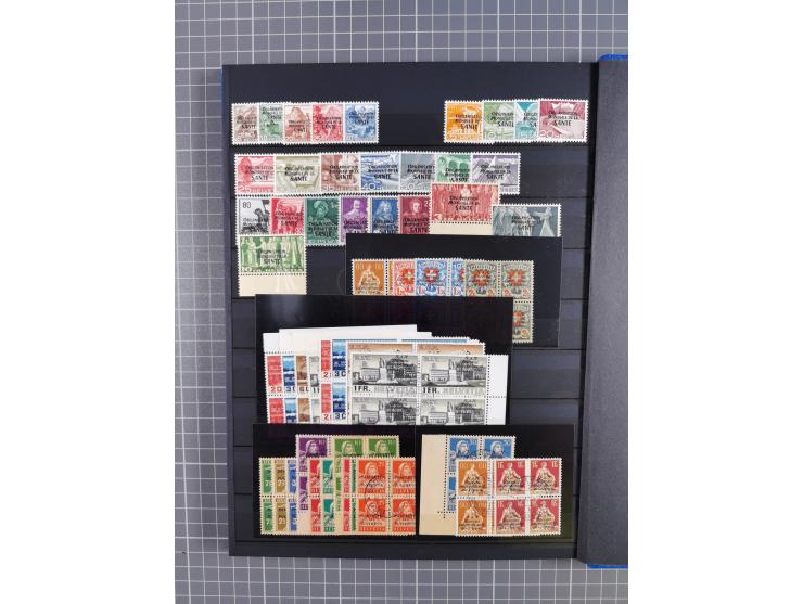 1922/44 (ca.), reichhaltige Partie von meist kompletten Ausgaben im Steckbuch, dabei auch schöner Teil ungebraucht/postfrisch
