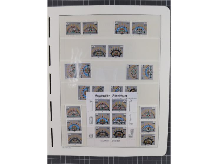 1957/90, in den Hauptnummern augenscheinlich überkomplette postfrische Sammlung, dabei Randstücke, einige Kleinbogen und Beso