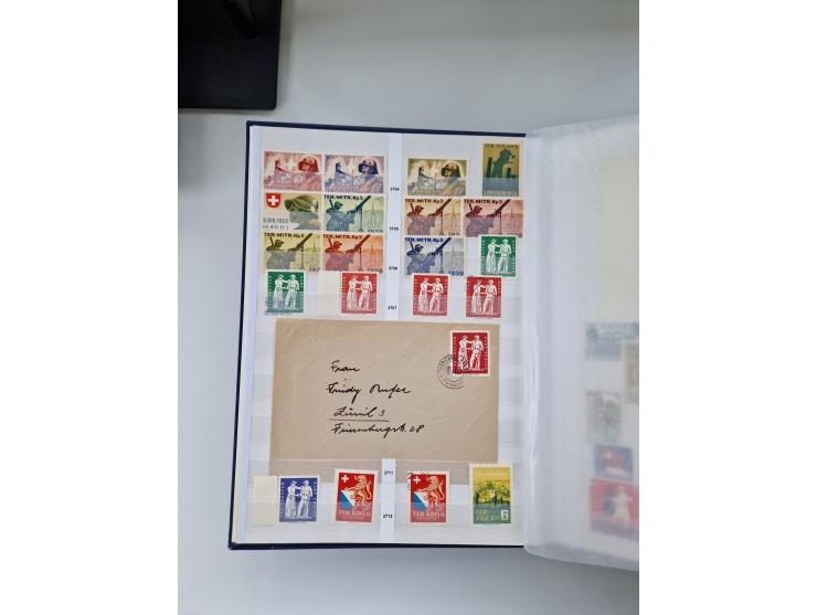 1914/40 (ca.), viele hundert Marken und Belege in 3 großen Steckbüchern, dazu einige moderne Feldpostbriefe