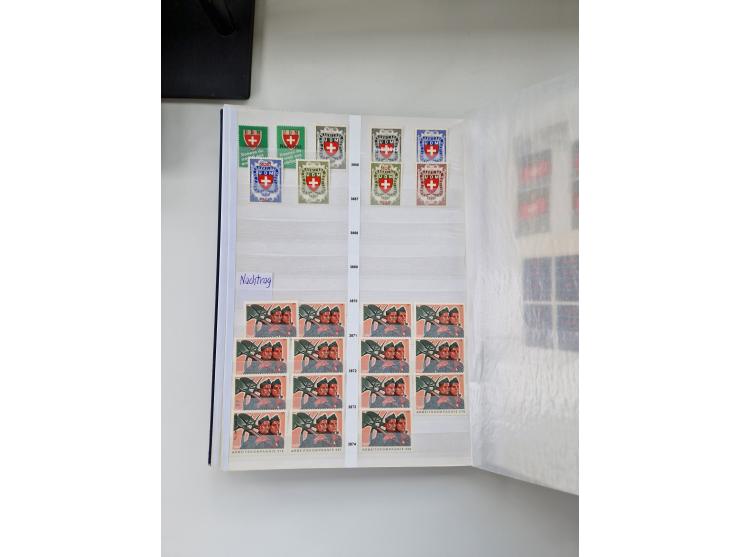 1914/40 (ca.), viele hundert Marken und Belege in 3 großen Steckbüchern, dazu einige moderne Feldpostbriefe