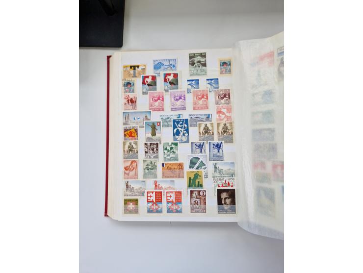 1914/40 (ca.), viele hundert Marken und Belege in 3 großen Steckbüchern, dazu einige moderne Feldpostbriefe