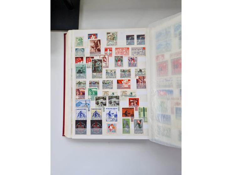 1914/40 (ca.), viele hundert Marken und Belege in 3 großen Steckbüchern, dazu einige moderne Feldpostbriefe