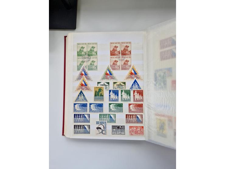 1914/40 (ca.), viele hundert Marken und Belege in 3 großen Steckbüchern, dazu einige moderne Feldpostbriefe