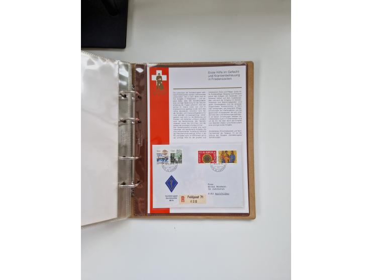 1914/40 (ca.), viele hundert Marken und Belege in 3 großen Steckbüchern, dazu einige moderne Feldpostbriefe