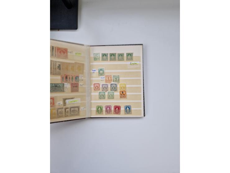 1880/1900 (ca.), einige hundert Werte in 4 kleinen Steckbüchern&nbsp;