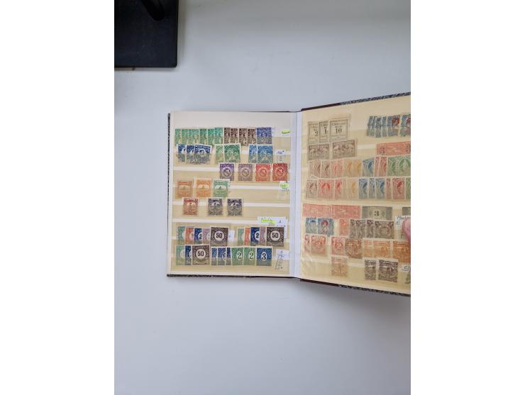 1880/1900 (ca.), einige hundert Werte in 4 kleinen Steckbüchern&nbsp;