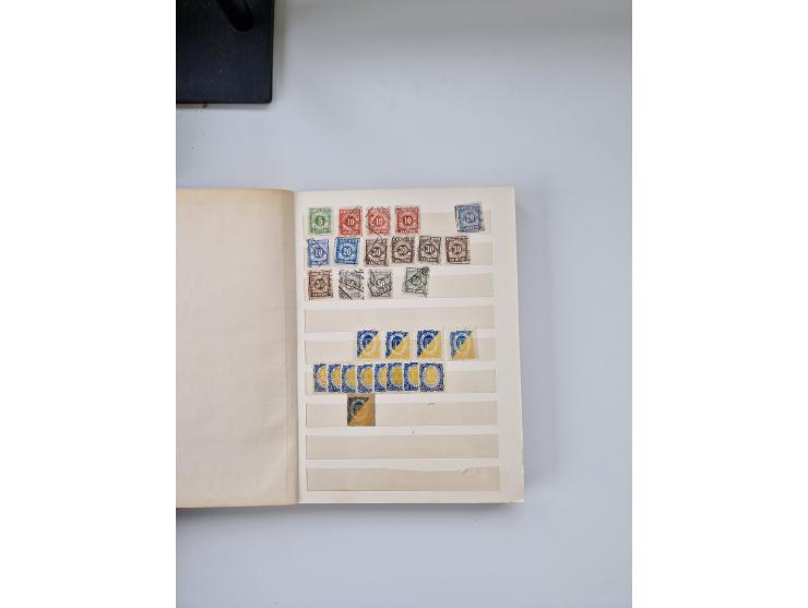 1880/1900 (ca.), einige hundert Werte in 4 kleinen Steckbüchern&nbsp;