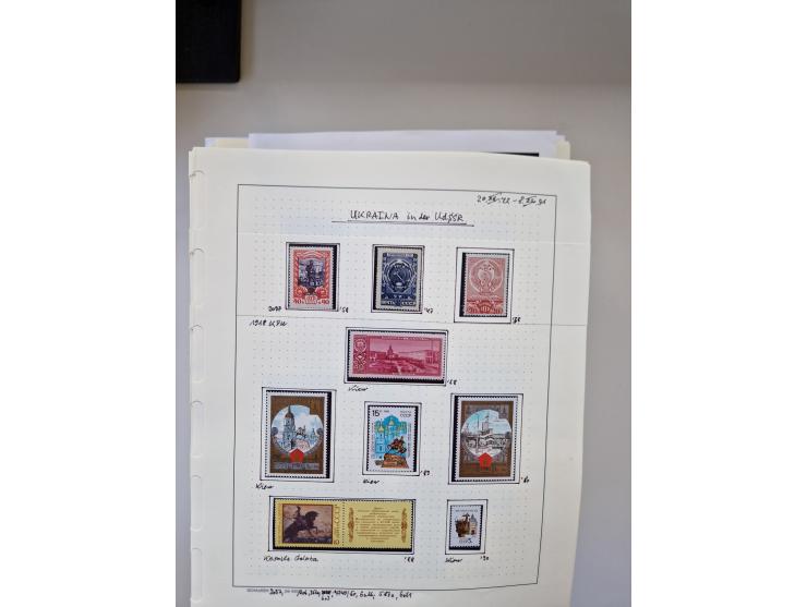 Eastern Europe: 1918/2021, extensive mint never hinged worldwide collection with many thematic stamps and souvenir sheets on 