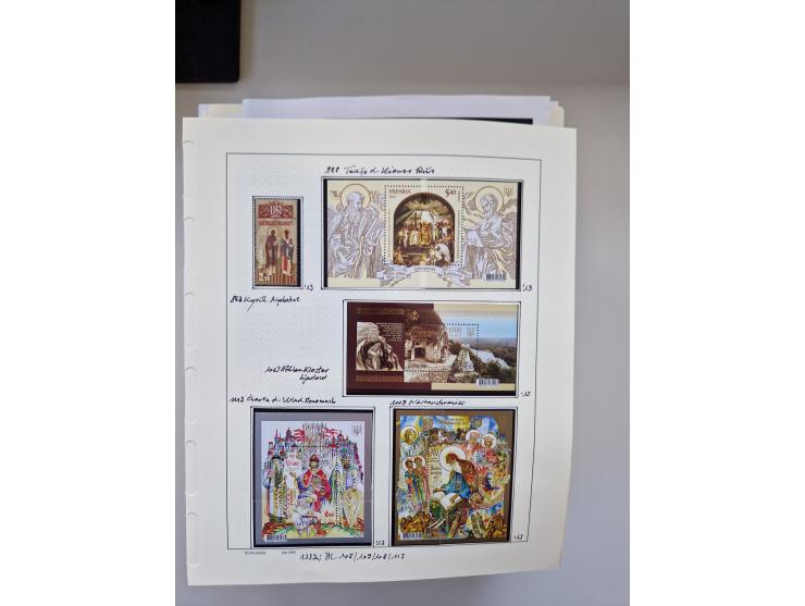 Eastern Europe: 1918/2021, extensive mint never hinged worldwide collection with many thematic stamps and souvenir sheets on 