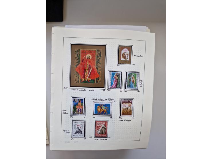 Eastern Europe: 1918/2021, extensive mint never hinged worldwide collection with many thematic stamps and souvenir sheets on 