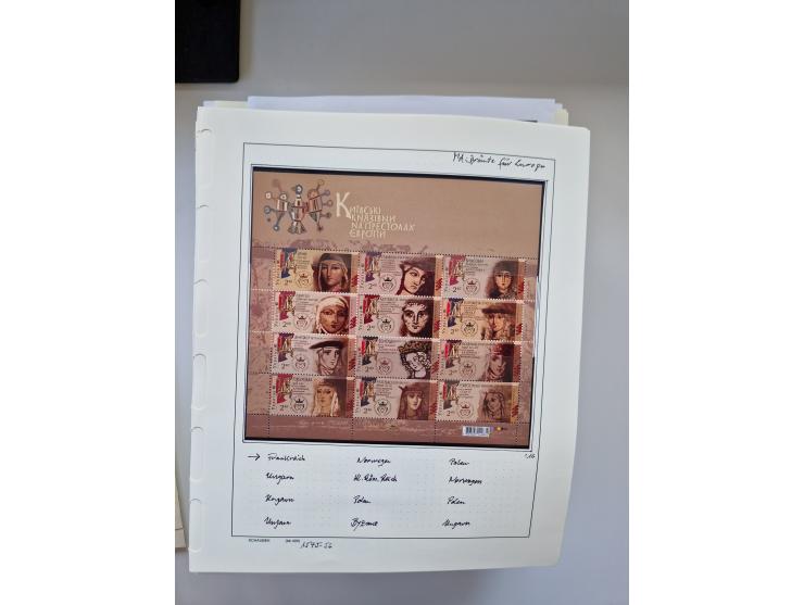 Eastern Europe: 1918/2021, extensive mint never hinged worldwide collection with many thematic stamps and souvenir sheets on 