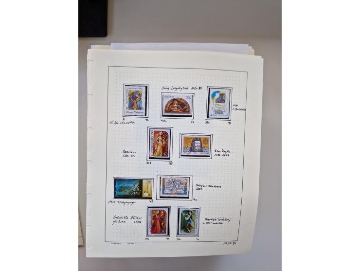 Eastern Europe: 1918/2021, extensive mint never hinged worldwide collection with many thematic stamps and souvenir sheets on 