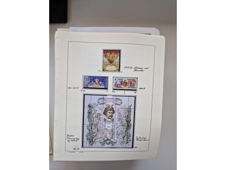 Eastern Europe: 1918/2021, extensive mint never hinged worldwide collection with many thematic stamps and souvenir sheets on 