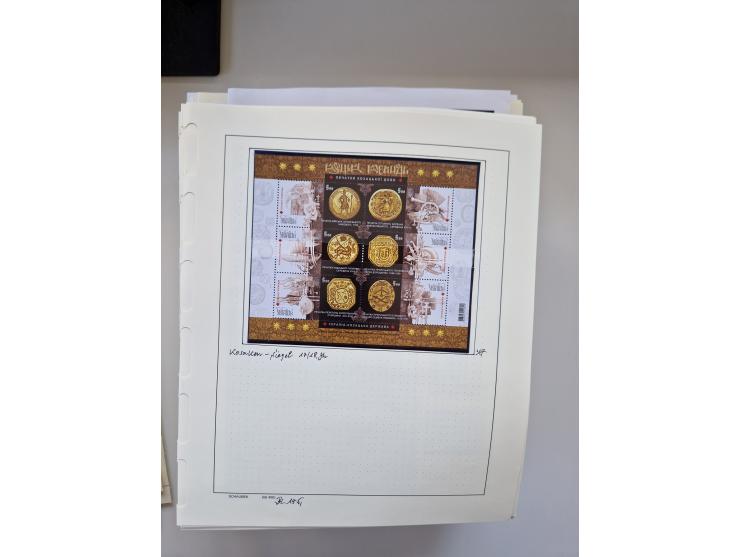 Eastern Europe: 1918/2021, extensive mint never hinged worldwide collection with many thematic stamps and souvenir sheets on 