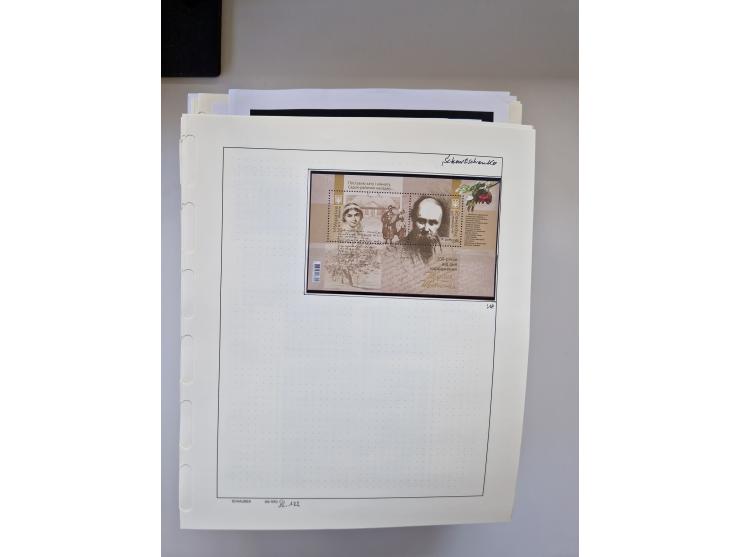 Eastern Europe: 1918/2021, extensive mint never hinged worldwide collection with many thematic stamps and souvenir sheets on 