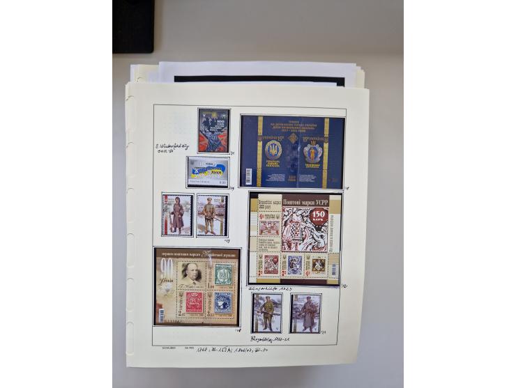 Eastern Europe: 1918/2021, extensive mint never hinged worldwide collection with many thematic stamps and souvenir sheets on 