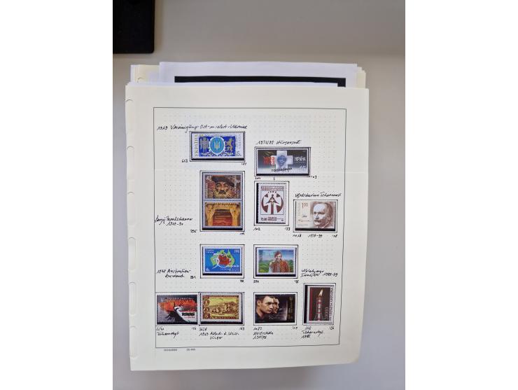 Eastern Europe: 1918/2021, extensive mint never hinged worldwide collection with many thematic stamps and souvenir sheets on 