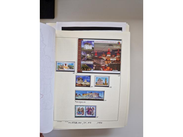 Eastern Europe: 1918/2021, extensive mint never hinged worldwide collection with many thematic stamps and souvenir sheets on 