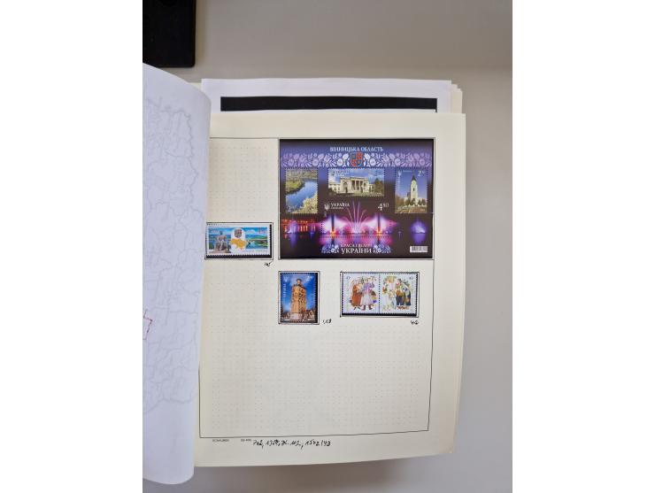 Eastern Europe: 1918/2021, extensive mint never hinged worldwide collection with many thematic stamps and souvenir sheets on 