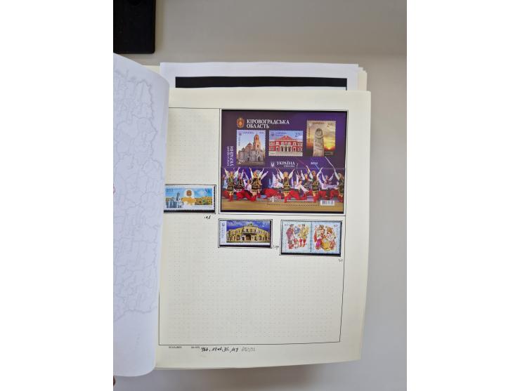 Eastern Europe: 1918/2021, extensive mint never hinged worldwide collection with many thematic stamps and souvenir sheets on 