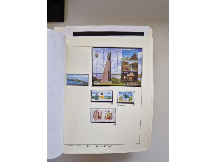 Eastern Europe: 1918/2021, extensive mint never hinged worldwide collection with many thematic stamps and souvenir sheets on 