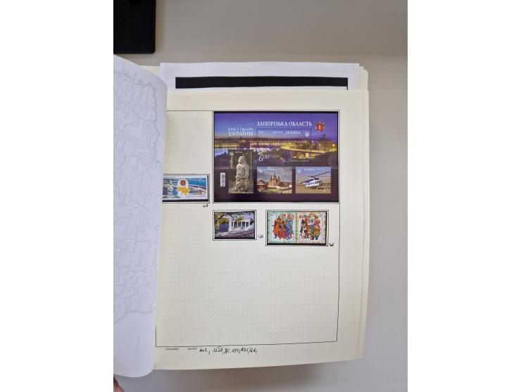 Eastern Europe: 1918/2021, extensive mint never hinged worldwide collection with many thematic stamps and souvenir sheets on 