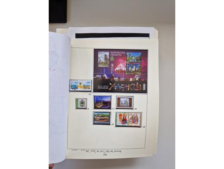 Eastern Europe: 1918/2021, extensive mint never hinged worldwide collection with many thematic stamps and souvenir sheets on 