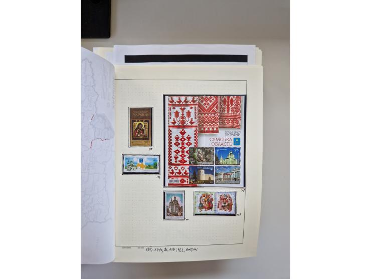 Eastern Europe: 1918/2021, extensive mint never hinged worldwide collection with many thematic stamps and souvenir sheets on 