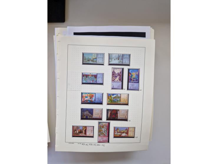 Eastern Europe: 1918/2021, extensive mint never hinged worldwide collection with many thematic stamps and souvenir sheets on 