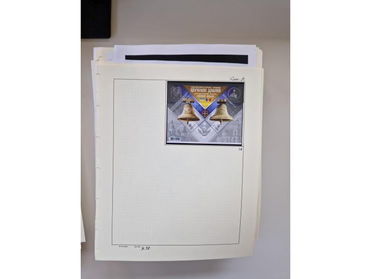 Eastern Europe: 1918/2021, extensive mint never hinged worldwide collection with many thematic stamps and souvenir sheets on 