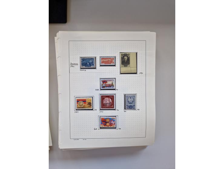 Eastern Europe: 1918/2021, extensive mint never hinged worldwide collection with many thematic stamps and souvenir sheets on 