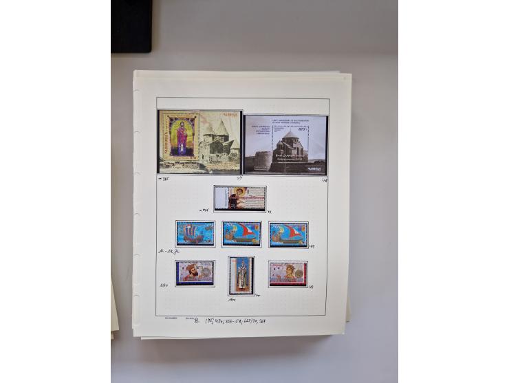 Eastern Europe: 1918/2021, extensive mint never hinged worldwide collection with many thematic stamps and souvenir sheets on 