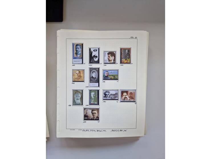 Eastern Europe: 1918/2021, extensive mint never hinged worldwide collection with many thematic stamps and souvenir sheets on 