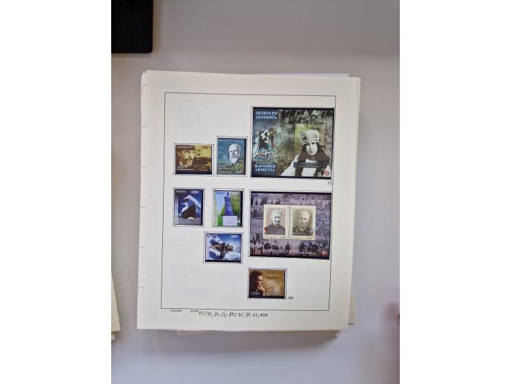 Eastern Europe: 1918/2021, extensive mint never hinged worldwide collection with many thematic stamps and souvenir sheets on 