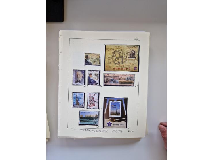 Eastern Europe: 1918/2021, extensive mint never hinged worldwide collection with many thematic stamps and souvenir sheets on 