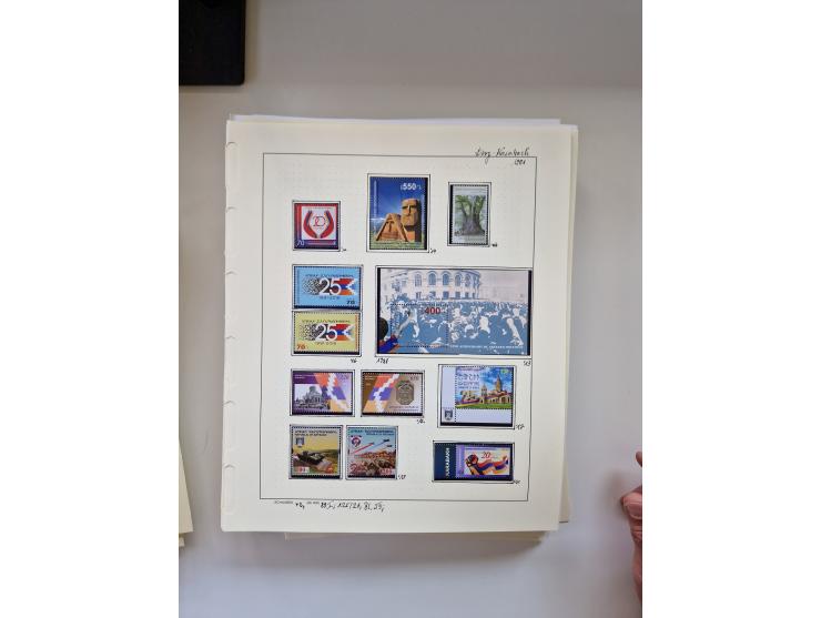 Eastern Europe: 1918/2021, extensive mint never hinged worldwide collection with many thematic stamps and souvenir sheets on 