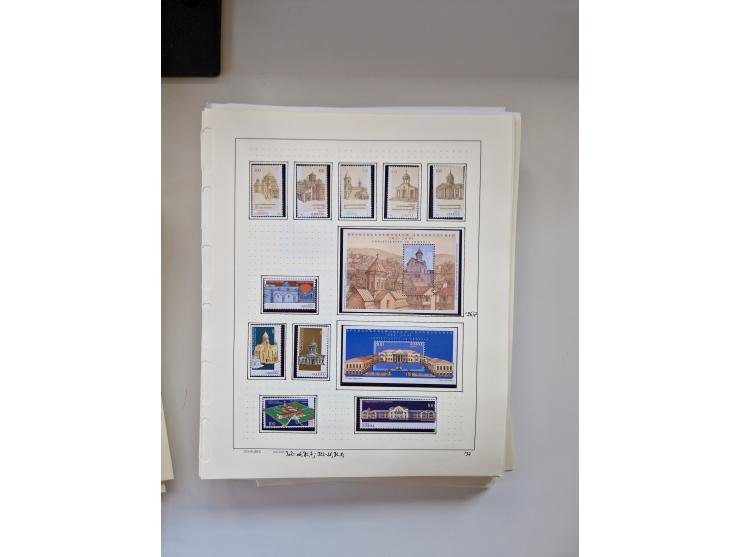 Eastern Europe: 1918/2021, extensive mint never hinged worldwide collection with many thematic stamps and souvenir sheets on 