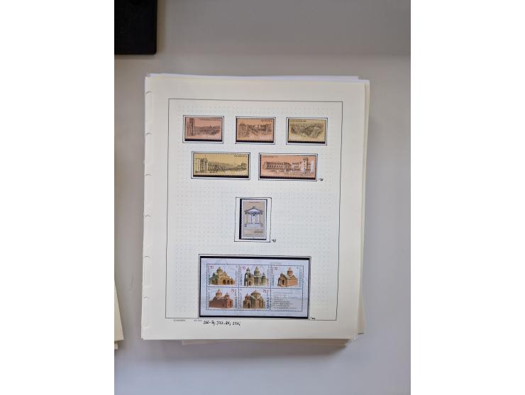 Eastern Europe: 1918/2021, extensive mint never hinged worldwide collection with many thematic stamps and souvenir sheets on 