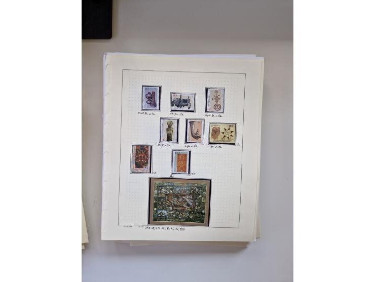 Eastern Europe: 1918/2021, extensive mint never hinged worldwide collection with many thematic stamps and souvenir sheets on 