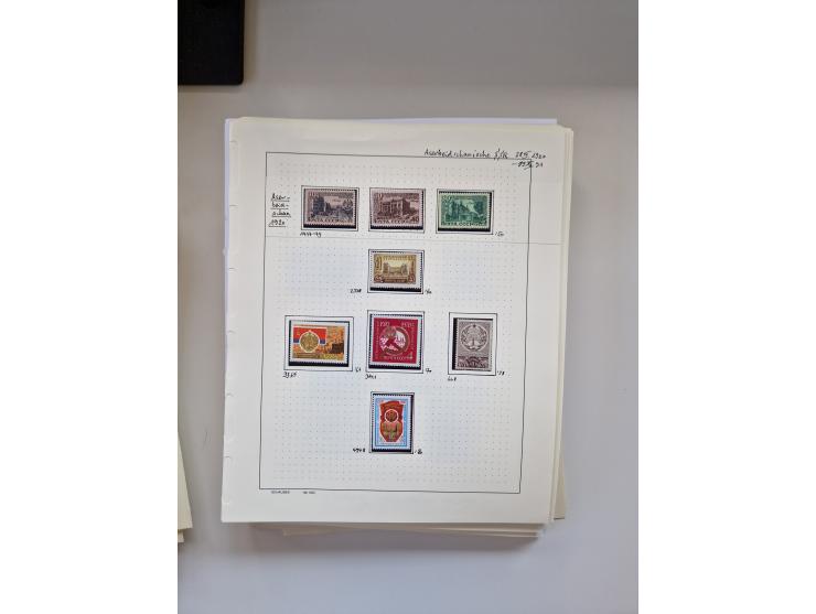 Eastern Europe: 1918/2021, extensive mint never hinged worldwide collection with many thematic stamps and souvenir sheets on 