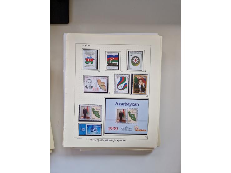 Eastern Europe: 1918/2021, extensive mint never hinged worldwide collection with many thematic stamps and souvenir sheets on 