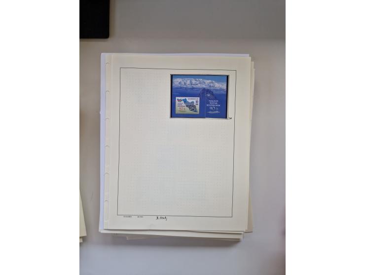 Eastern Europe: 1918/2021, extensive mint never hinged worldwide collection with many thematic stamps and souvenir sheets on 