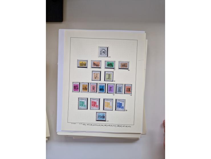 Eastern Europe: 1918/2021, extensive mint never hinged worldwide collection with many thematic stamps and souvenir sheets on 