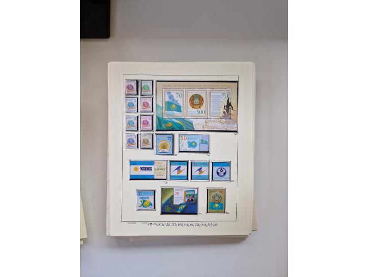 Eastern Europe: 1918/2021, extensive mint never hinged worldwide collection with many thematic stamps and souvenir sheets on 